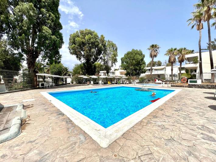 Apartahotel para 2 personas, con jardín además de piscina y terraza en Tenerife