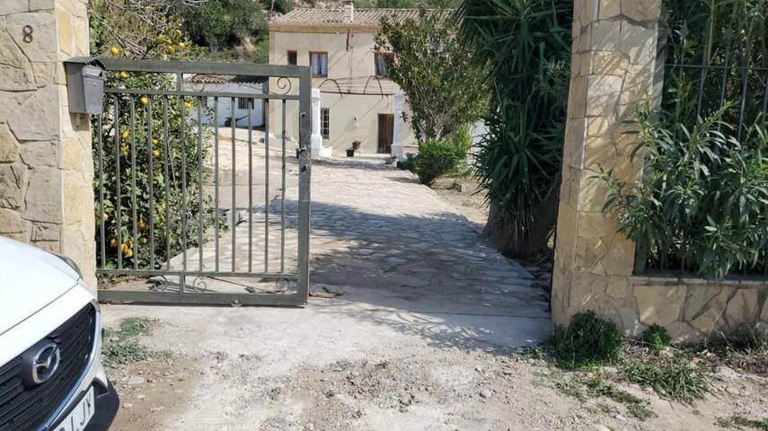Casa rural para 12 personas, con jardín y vistas, Se admiten mascotas en Tortosa