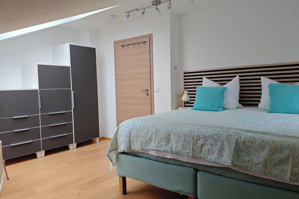 Ganze Wohnung, Dg Atelier mit Bergblick in Murnau am Staffelsee, Das Blaue Land