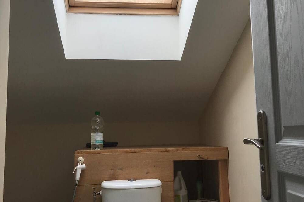 Appartement entier, Appartement avec terrasse en étage proche centre ville in Aubenas, Ardèche