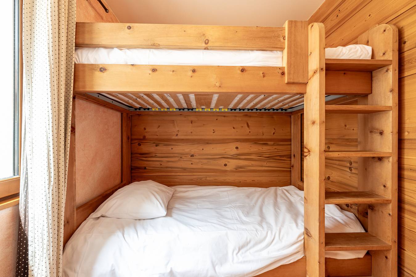 Ganze Wohnung, Ferienwohnung 'Savine' mit Bergblick, Balkon und Wi-Fi in Lanslebourg-Mont-Cenis, Region Saint-Jean-de-Maurienne