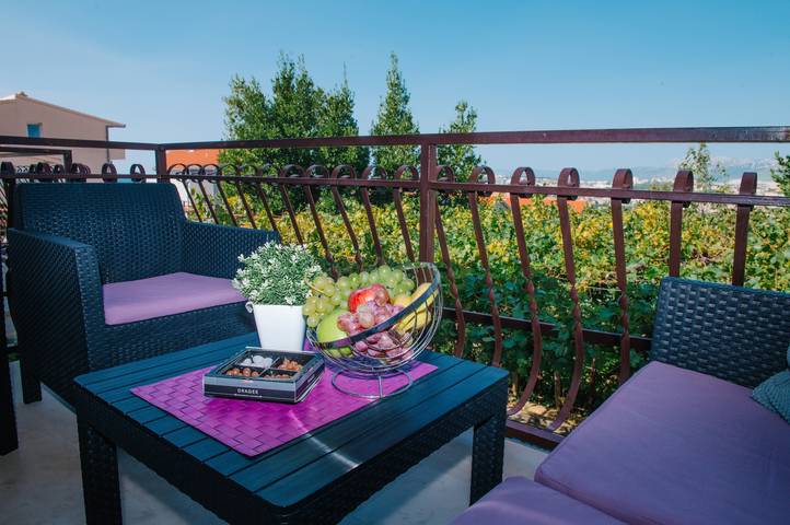 Ferienhaus für 10 Personen, mit Balkon/Terrasse in Podstrana