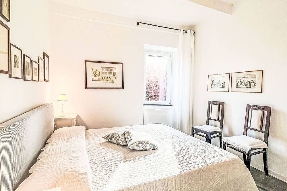 Elegante appartamento in villa per 11 persone con Wifi, A/C, piscina, patio e vista panoramica in Bellissimi (Dolcedo), Comune di Dolcedo