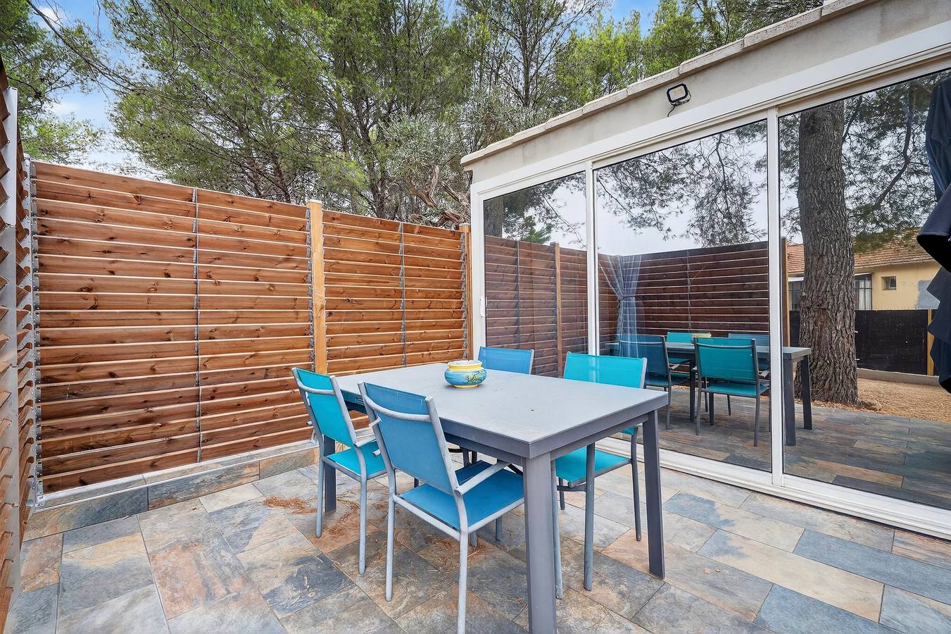 Studio entier, Studio « Cabanon Des Amandiers » avec terrasse privée, Wi-Fi et climatisation in Sanary-sur-Mer, Côte méditerranéenne (France)