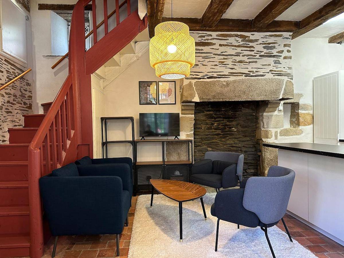 Two-Bedroom House in Rochefort-en-Terre, Région de Vannes