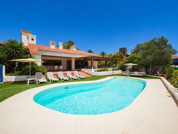 Apartamento para 13 personas, con Terraza y Jardín en San Bartolomé de Tirajana