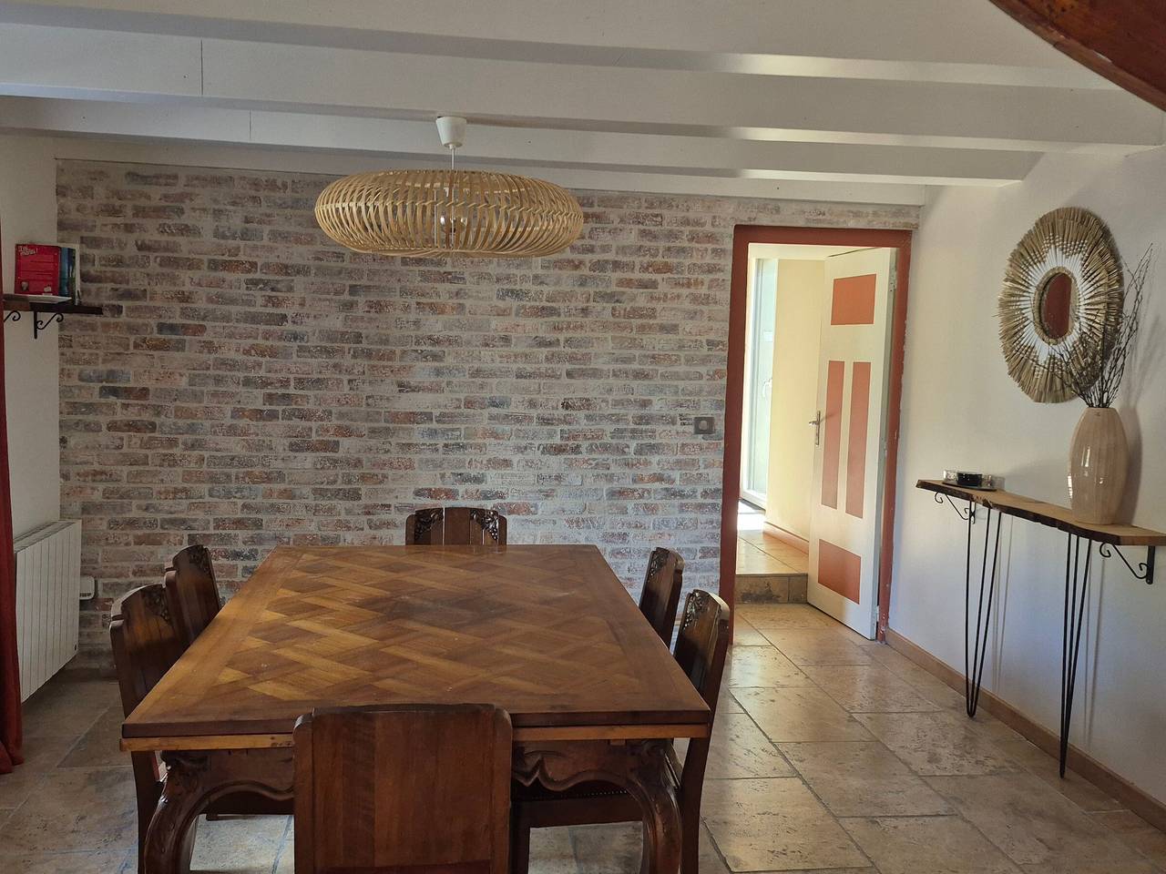 Maison Auvergnate Spacieuse 170m² - 8 Pers - Nature au Parc des Volcans in Égliseneuve-d'Entraigues, Parc naturel régional des Volcans d'Auvergne