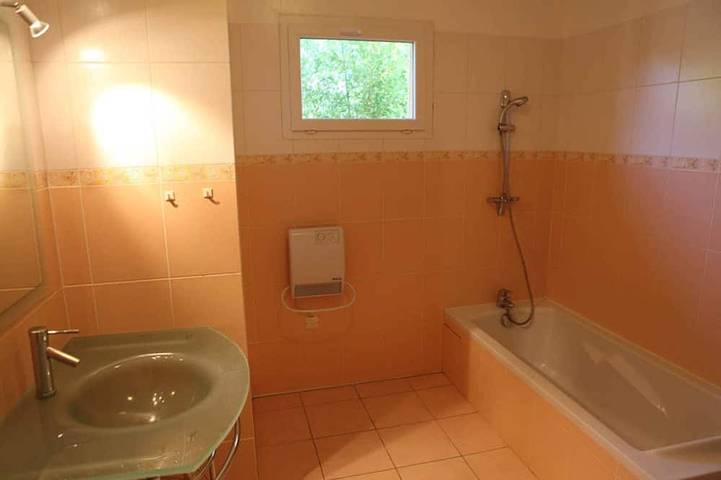 Location de vacances pour 4 personnes, avec terrasse, animaux acceptés à Montréal (Rhône-Alpes) - 4