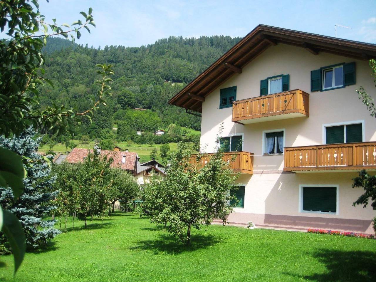 Appartamento intero, Elegantes und geräumiges Dachgeschosszimmer in den Dolomiten in Mezzano, Dolomiti di Fiemme