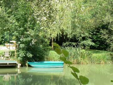 Gîte pour 2 personnes, avec jardin ainsi que terrasse et vue sur le lac à Sampigny