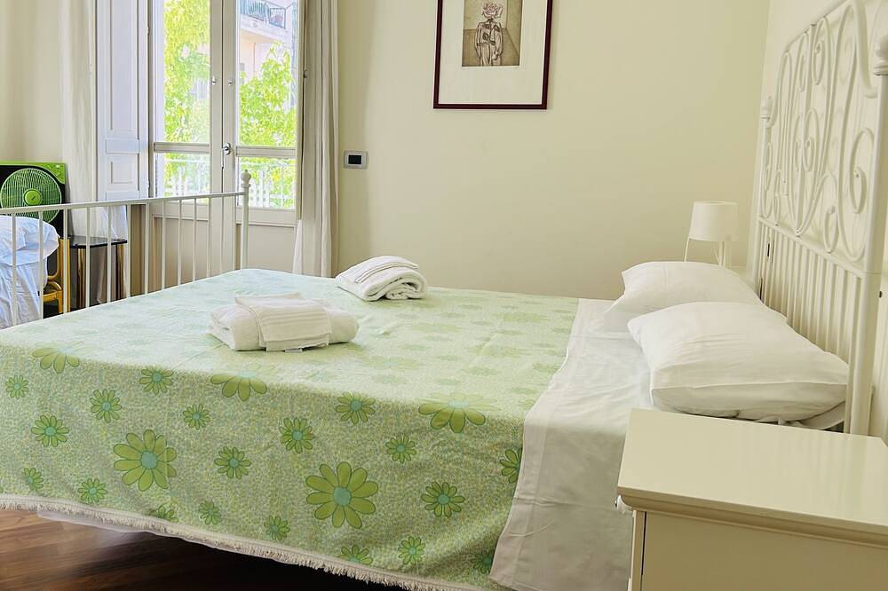 Entire apartment, Elegant reserved just steps from the sea, very central in Pescara, Pescara Province