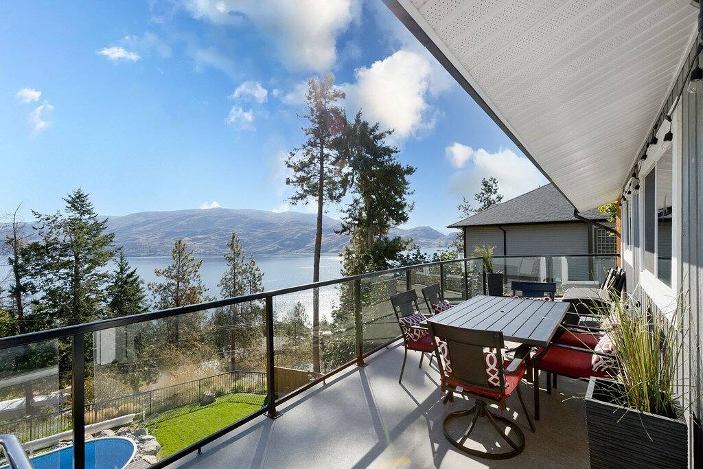 Vacation for Families with Stunning View & Pool in Peachland, Regional District of Central Okanagan