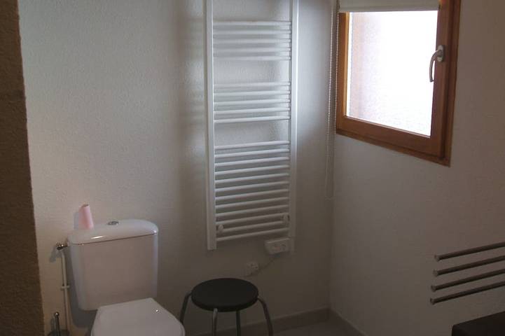 Gîte pour 4 personnes, avec terrasse ainsi que piscine et jardin à Arvieux - 3