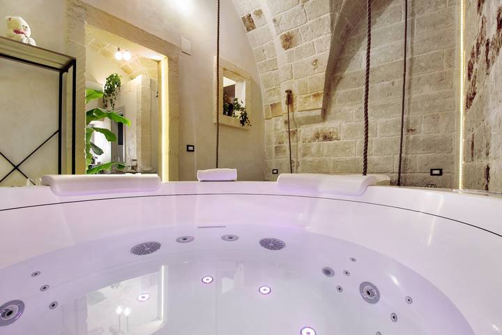 Entire apartment, Apartment 'Angelsuite' with Wi-Fi and Air Conditioning in Fasano, Salento