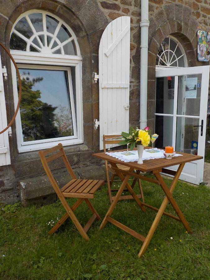 Double or Twin Room with Private External Bathroom in Lanvallay, Région de Dinan