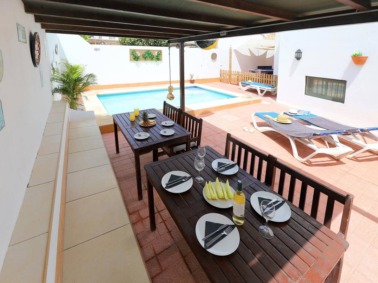 Apartamento entero, Bungalow Tias: Terraza Privada, Piscina Climatizada, Bbq, Wifi, Aparcamiento in Tías, Lanzarote