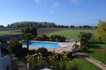 Chambre d’hôte pour 4 personnes, avec vue ainsi que piscine et jardin à Brazey-en-Plaine