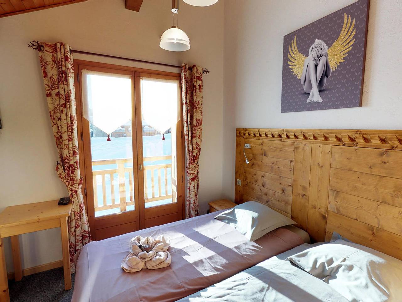 Spacious Ski-In/Ski-Out Chalet in Avoriaz with Sauna, Fireplace & Premium Services for 14 Guests in Morzine, Les Portes du Soleil