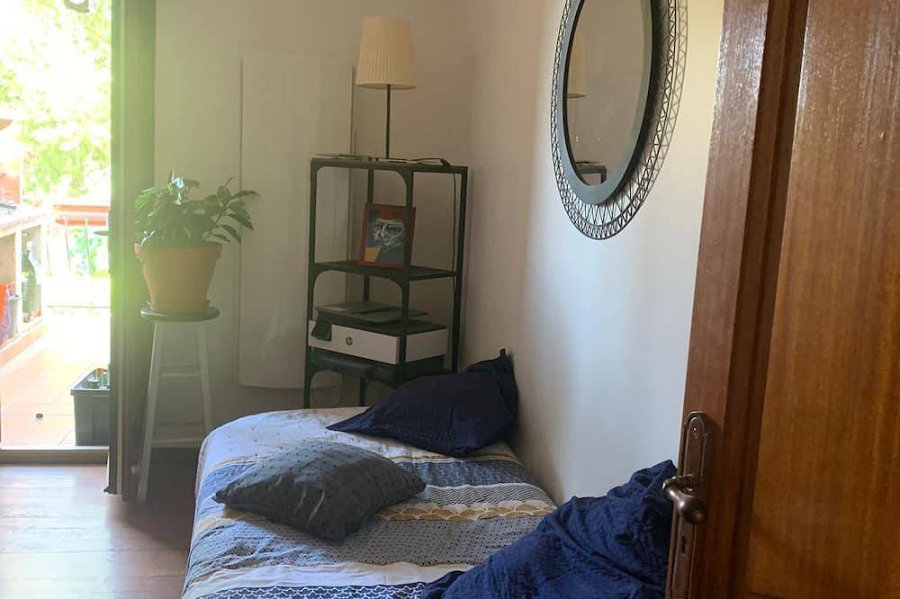 Close to Gréoux les bains, 1 bedroom for 2 + a small one for 1 and the swimming pool! in Saint-Julien, Brignoles region