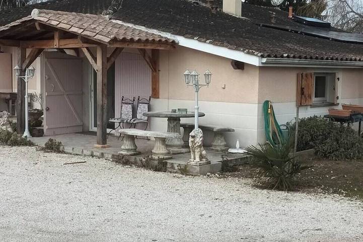 Location de vacances pour 3 personnes, avec jardin et terrasse, animaux acceptés à Saint-Avit-Saint-Nazaire