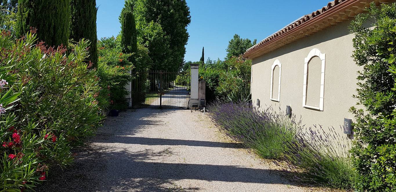 Gite La Lézardière, proche L'Isle-sur-la-Sorgue in Le Thor, Vaucluse