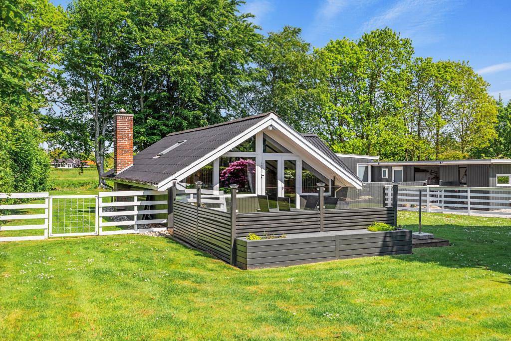Familienfreundliches Ferienhaus mit Kamin in Bork Havn in Bork Havn, Ringkøbing Fjord