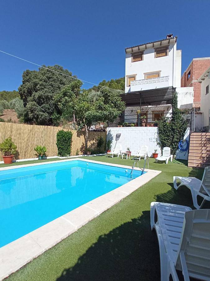 Casa rural para 14 personas, con vistas además de piscina y jardín, Se admiten mascotas en Sierra de Segura