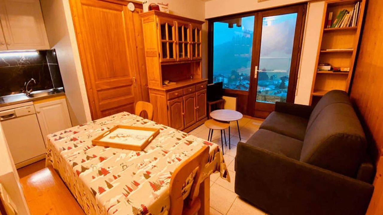 Entire holiday apartment, Holiday apartment for 6 people with balcony in La Clusaz, Annecy region
