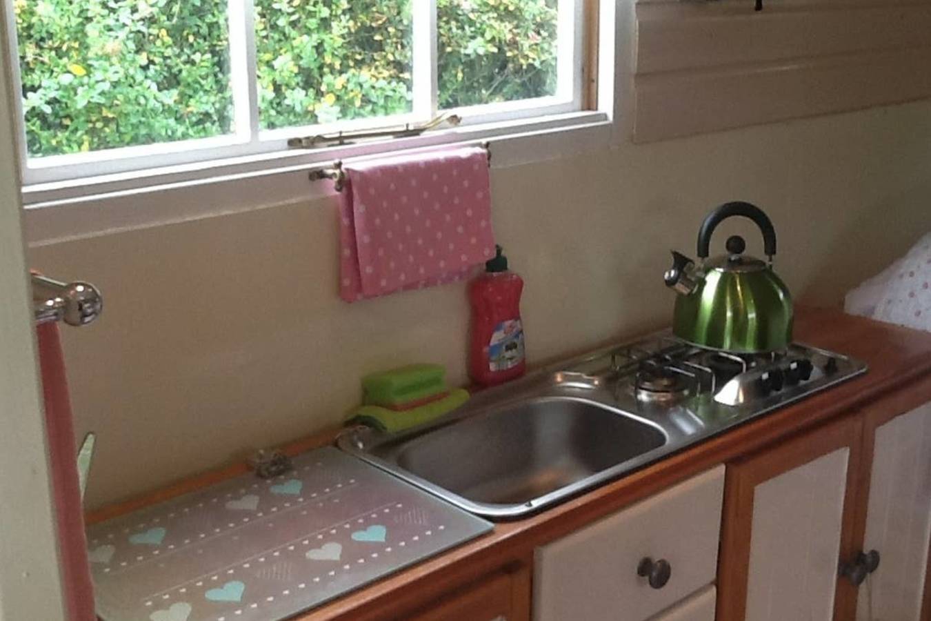 1Bed Cabin Sleeps 2- Fireplace,Garden,Parking,Pets in Kynance Cove, Cornwall