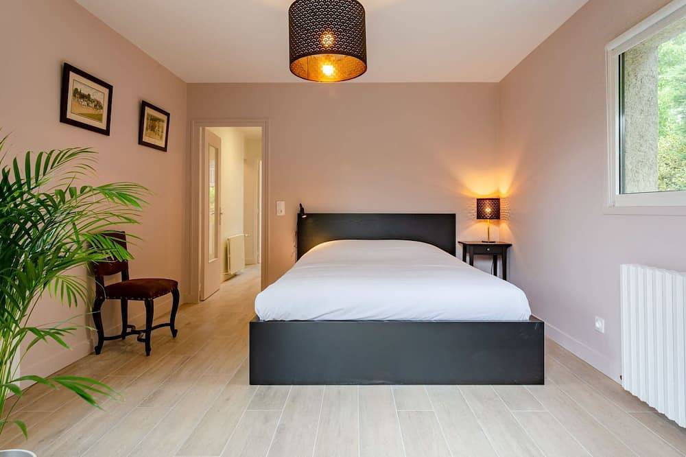 Beautiful private villa for 9 people with Wifi, Tv, terrace, pets allowed and parking in Touques, Lisieux region