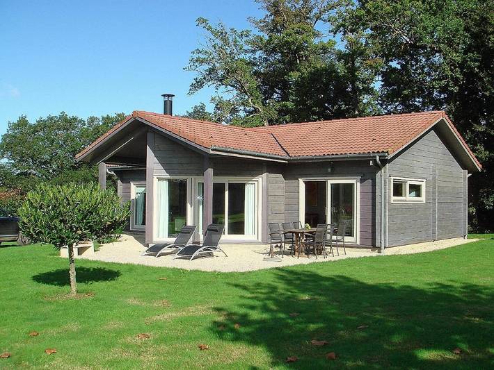 Gîte pour 6 personnes, avec jardin ainsi que piscine et terrasse à Oradour-sur-Vayres