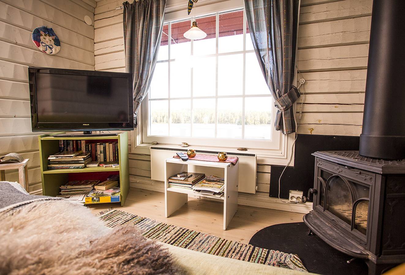 Wunderbares Ferienhaus direkt am See mit Sauna, Wifi und Wildnisbad (mietbar) in Jämtland