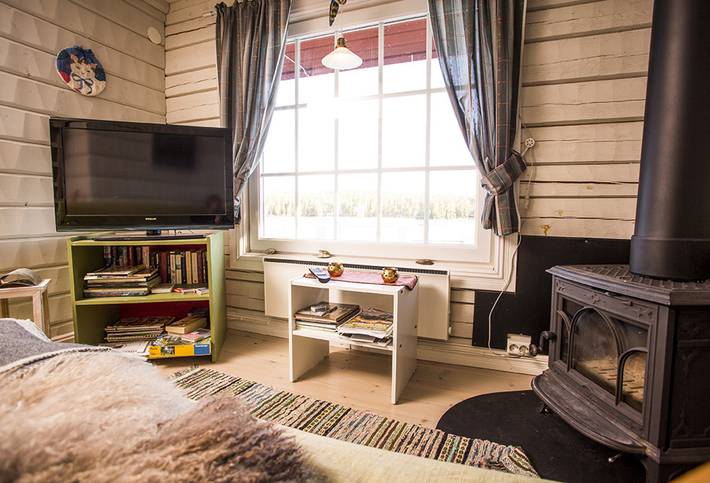 Wunderbares Ferienhaus direkt am See mit Sauna, Wifi und Wildnisbad (mietbar) in Jämtland