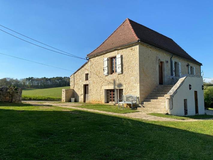 Cottage pour 4 personnes, avec jardin ainsi que vue et piscine à Les Junies