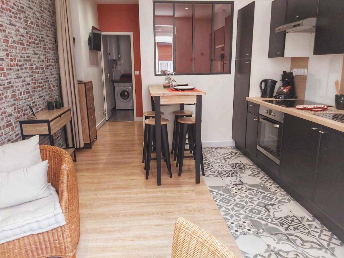 Appartement entier, One-Bedroom Apartment in Châteauneuf-de-Galaure, Région de Valence