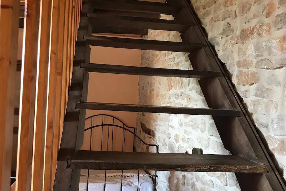 Typical house, lake view room, sleeps 12 Wifi. in Saint-Ciergues, Haute-Marne