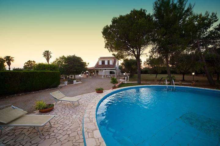 Casa vacanza per 14 persone, con piscina e giardino nonché panorama, con animali domestici a Neviano