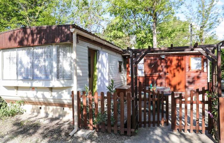 Camping pour 6 personnes, avec Terrasse