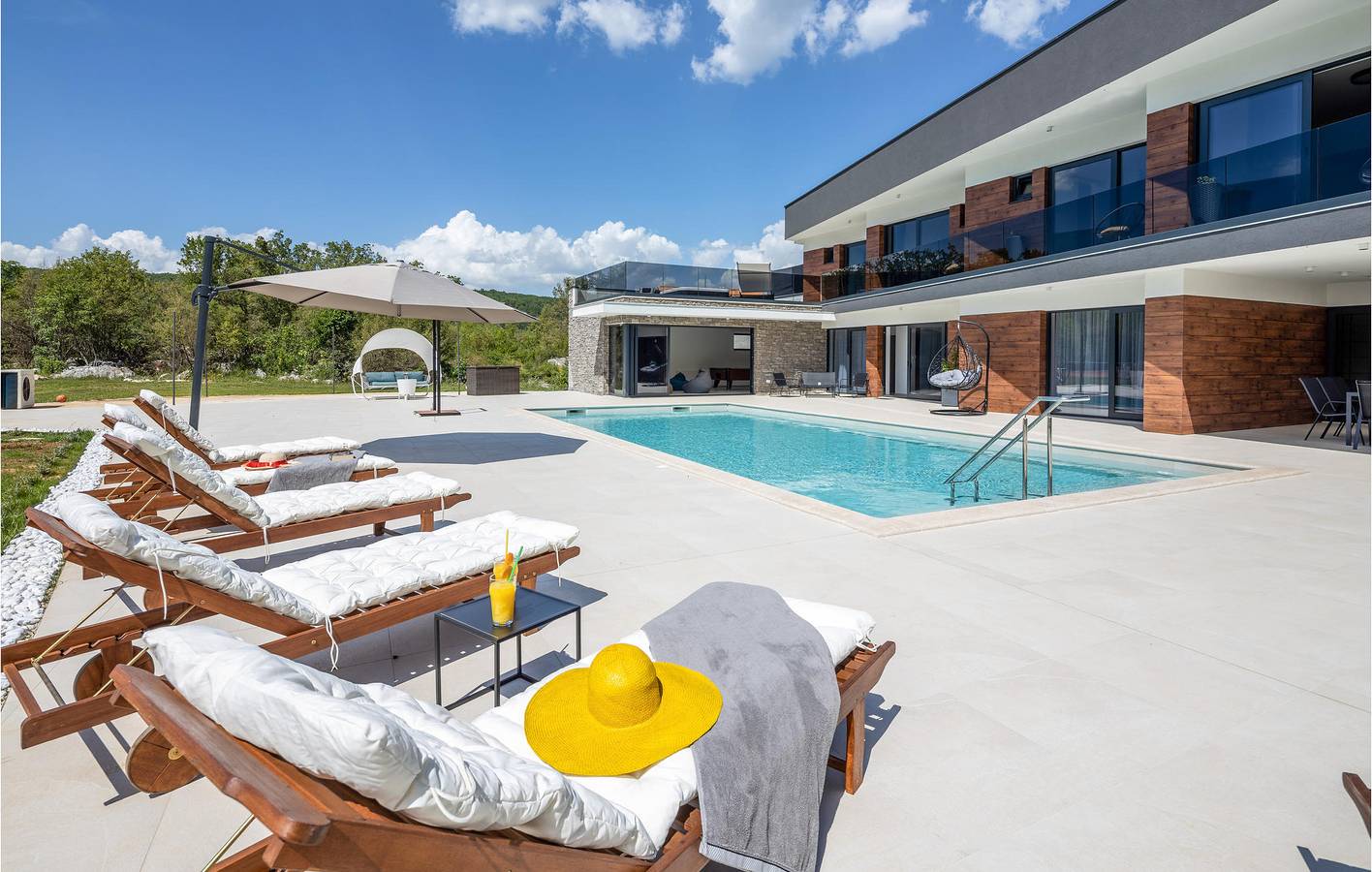 Charmantes Apartment 2 km von Sinj entfernt – mit Pool, WLAN und Terrasse in Sinj, Dalmatinisches Zagora