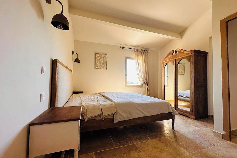Entire apartment, 2 bedrooms, 2 bathrooms with terrace - near Lourmarin - Apartment 4 in Vaugines, Parc naturel régional du Luberon