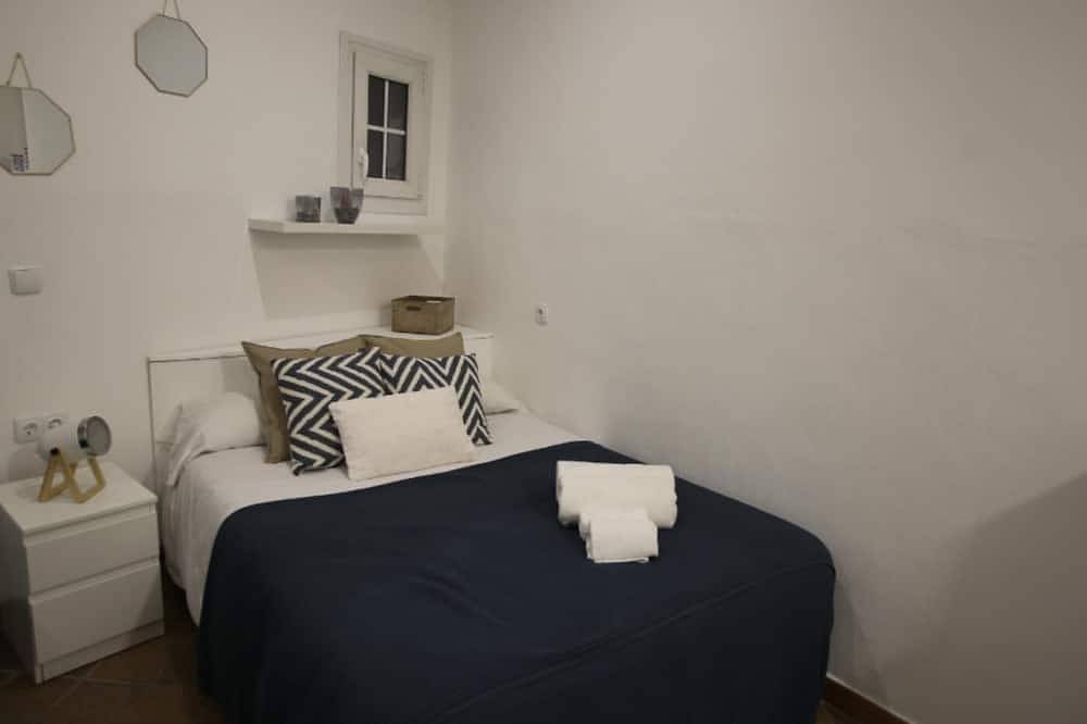 Apartamento entero, Estudio económico y acogedor terraza compartida - Centro - in Casco Antiguo, Sevilla
