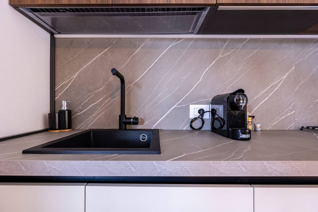 Monolocale intero, Appartamento 'La Brisa Apartments - Ponente' con terrazza privata, Wi-Fi e aria condizionata in Capo d'Orlando, Provincia di Messina