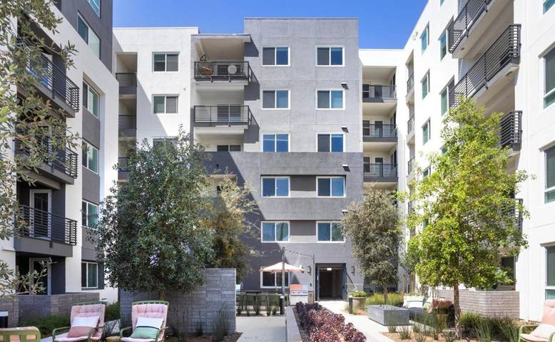 Apartamento para 7 personas, con terraza y piscina además de sauna y vistas en North Hollywood