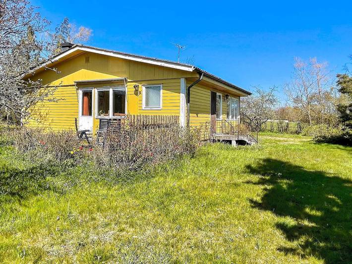 Lantligt hus med trädgård nära Borgholm in Öland