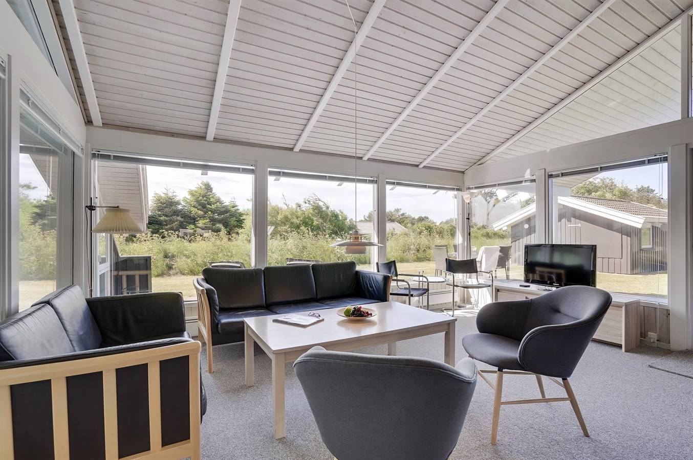 Beautiful home in Hjørring w/ Wifi, Indoor swimming pool and Sauna in Lønstrup, Hjørring region