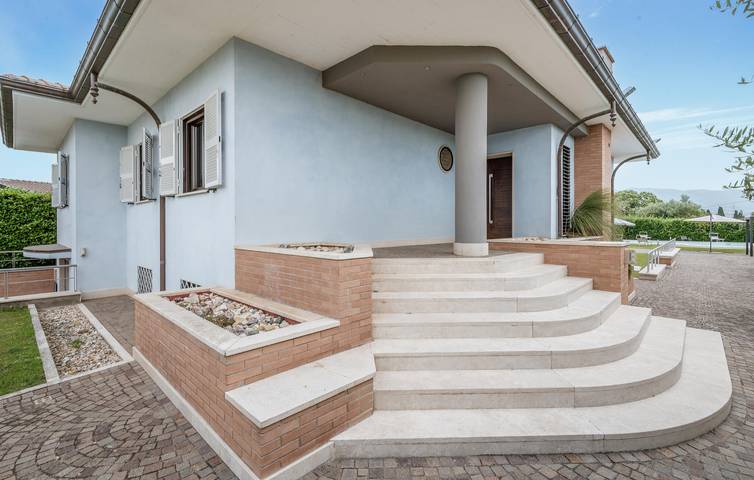 Location de vacances pour 10 personnes, avec terrasse ainsi que piscine et jardin dans Province de Rome - 3