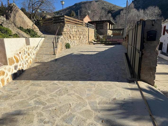 Location de vacances pour 12 personnes, avec piscine ainsi que vue et jardin, animaux acceptés à El Barraco - 2