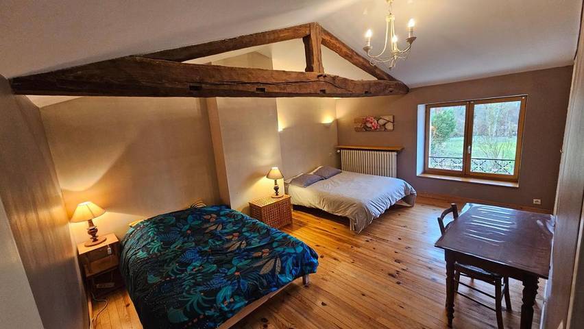 Location de vacances pour 15 personnes, avec jardin et vue, adapté aux familles à Nervieux