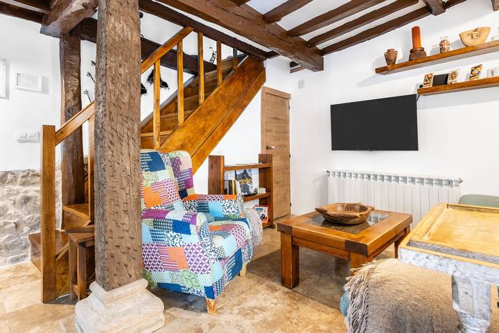 Ferienhaus 'Casa Raymonde' mit Bergblick, Balkon und Wi-Fi in Potes, Cordillera Cantábrica
