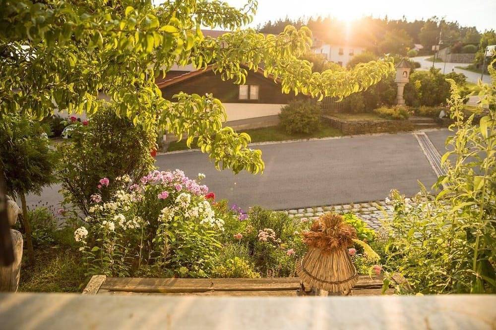 Ganze Wohnung, Gemütliche Ferienwohnung (84 qm) mit Kachelofen und einzigartigem Ambiente in Deggendorf, Vorderer Bayerischer Wald